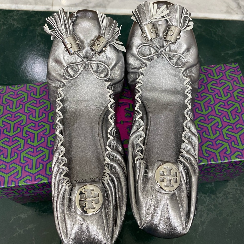 Tort Burch silver flats